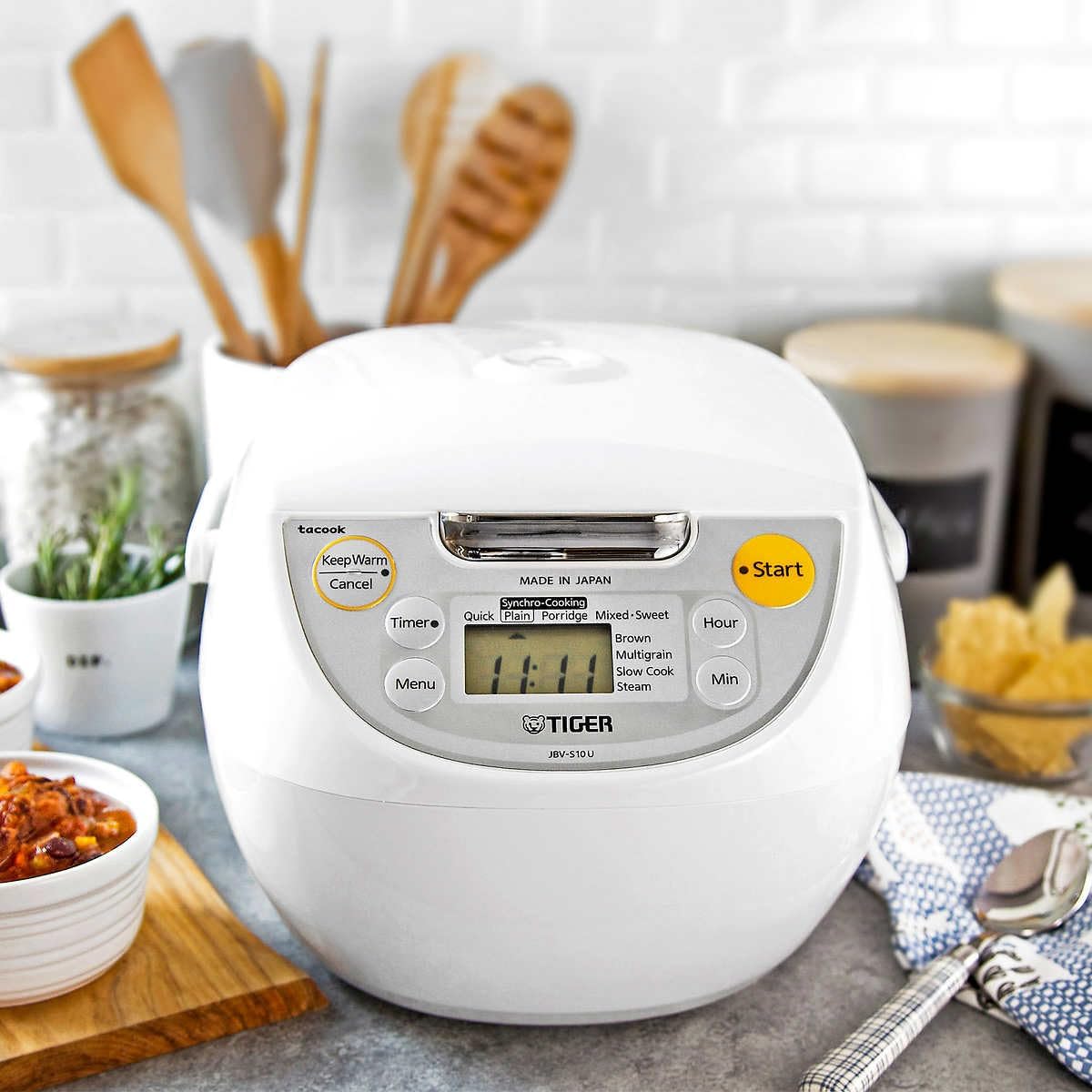 Tiger Japan Made 5.5-Cup Micom Rice Cooker and Warmer with Non-Stick Inner Pot Y6616