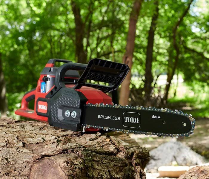 Toro 16 in. 60V Flex Force Battery Chainsaw Kit W139111