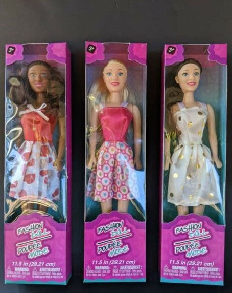 Fashion Doll Carrying Case with Hangers Plus 3 Dolls, Pink E250
